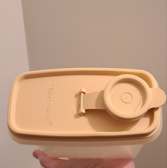 Vintage Tupperware Small Store-n-Pour - Picture 5 of 6